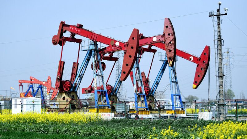 ارتفاع النفط بعد أدنى مستوى سجله في شهر