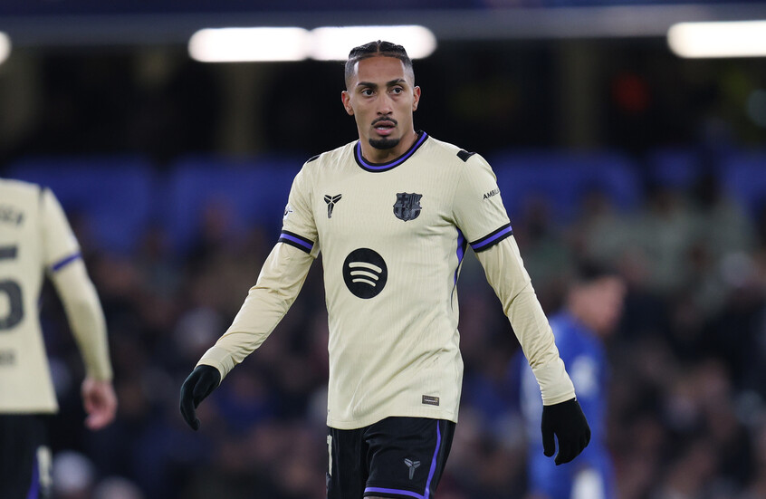 تصرف مستفز من رافينيا بعد هزيمة برشلونة أمام تشيلسي في دوري الأبطال