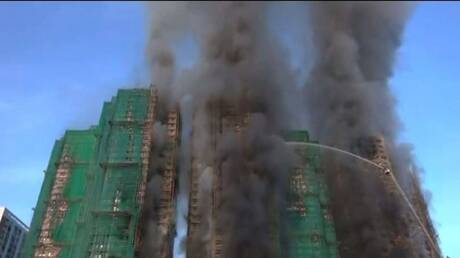 ارتفاع حصيلة ضحايا حريق المجمع السكني في هونغ كونغ إلى 13 قتيلا و22 مصابا (فيديوهات)