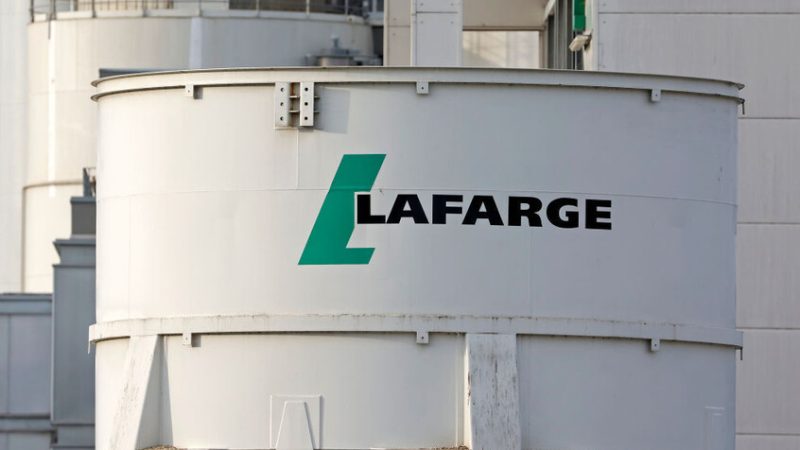 محاكمة شركة “لافارج” في باريس.. اعترافات بدفع “إتاوات” للتنظيمات الإرهابية في سوريا