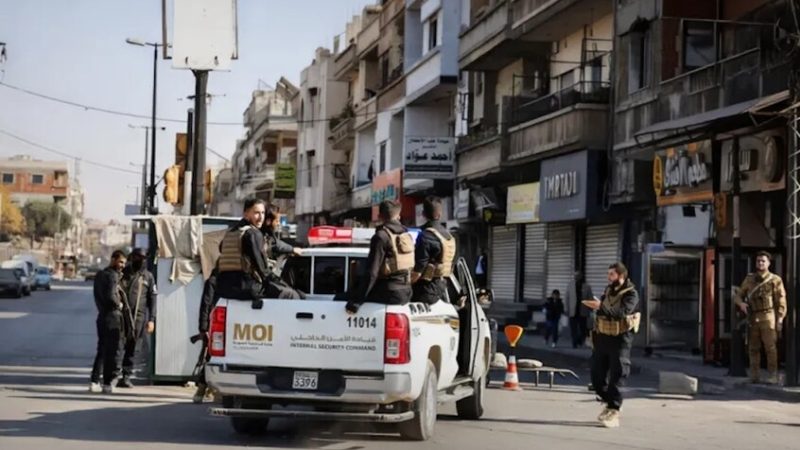 الداخلية السورية: العثور على 4 مقابر جماعية شمال مدينة حمص (صور)