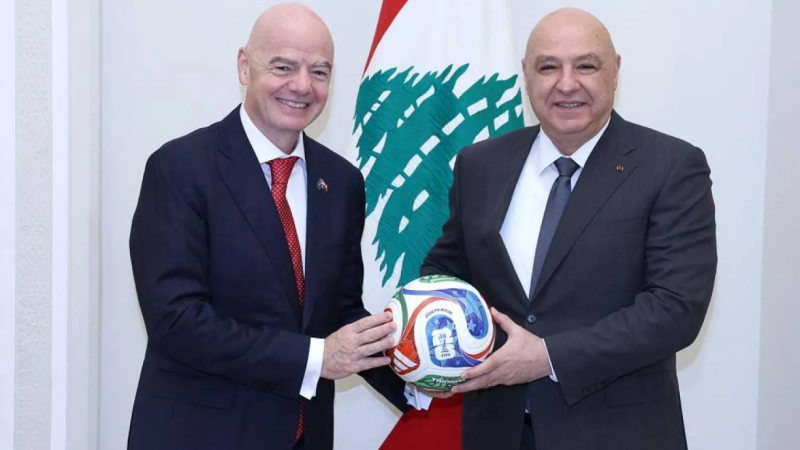 انتقادات واسعة لمنح رئيس “الفيفا” جياني إنفانتينو الجنسية اللبنانية