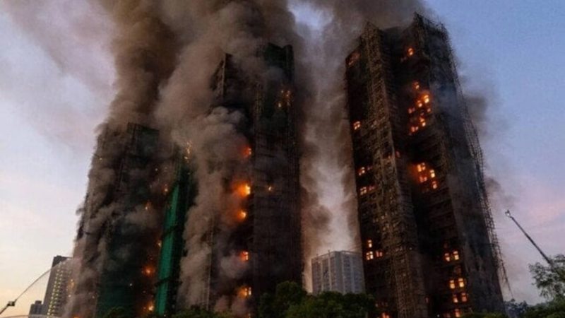 ارتفاع حصيلة ضحايا حريق هونغ كونغ إلى 44 قتيلا واعتقال 3 مشتبه بهم