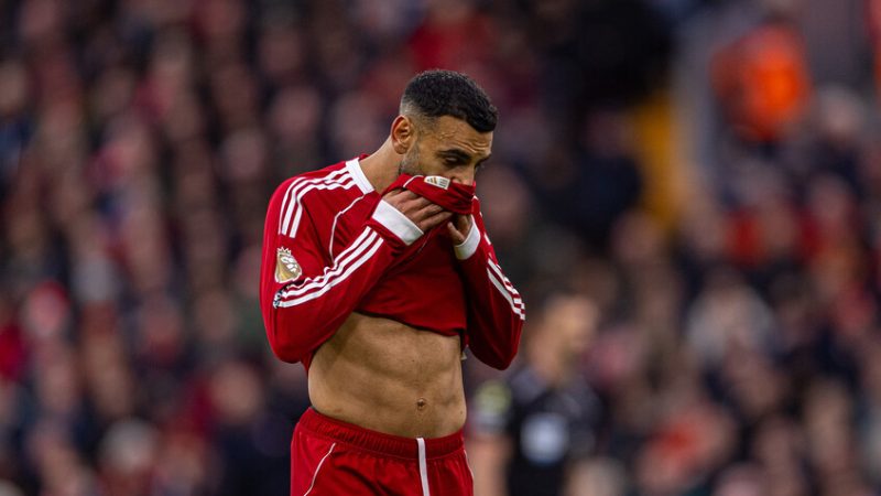 دموع محمد صلاح بعد هزيمة ليفربول أمام آيندهوفن.. أسوأ سلسلة نتائج منذ 1954