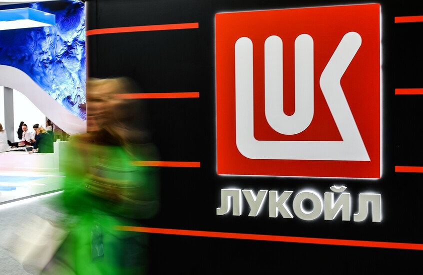 صحيفة: مستثمر إماراتي يدخل منافسة شراء أصول “لوك أويل” الدولية