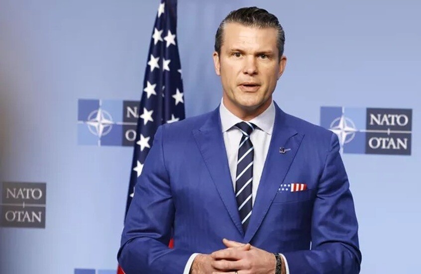 وزير الحرب الأمريكي يزور حاملة الطائرات “جيرالد فورد” في البحر الكاريبي (فيديو)