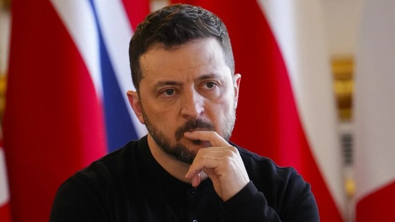 كوهين: زيلينسكي رجل بائس وكوميدي يهودي وسيم ولكنه أمير حرب صغير جدا