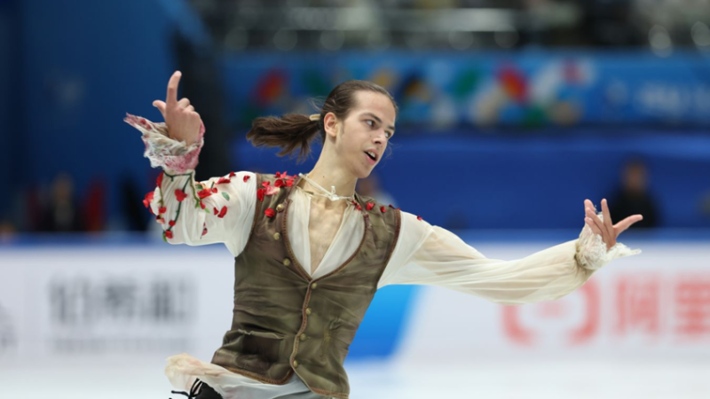 الأولمبية الدولية توافق على مشاركة المتزلجين الروسيين بتروسيان وغومينيك في أولمبياد 2026