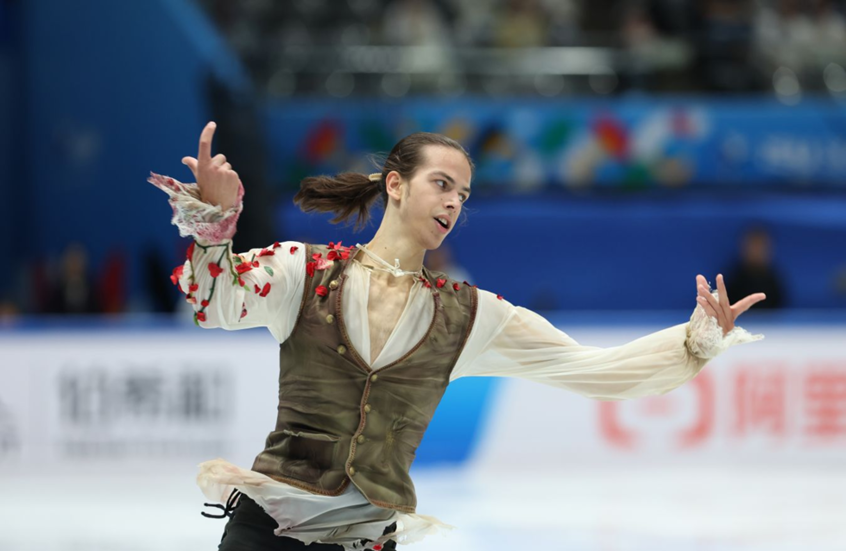 الأولمبية الدولية توافق على مشاركة المتزلجين الروسيين بتروسيان وغومينيك في أولمبياد 2026