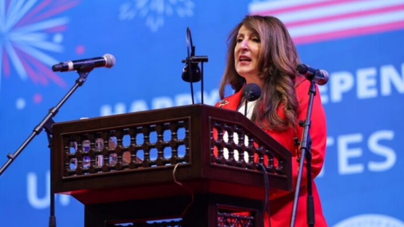 مصر.. السفيرة الأمريكية بالقاهرة تحتفل بعيد الشكر وتوجه رسالة للمصريين (فيديو)