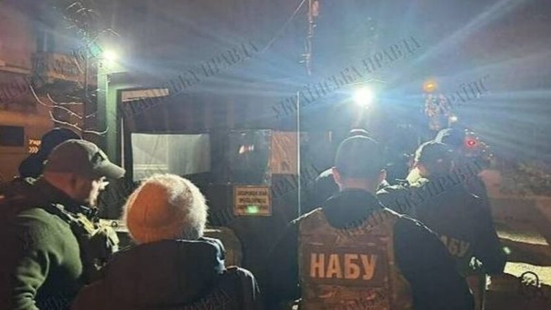 مداهمة مقر رئيس مكتب زيلينسكي على خلفية فضيحة الفساد