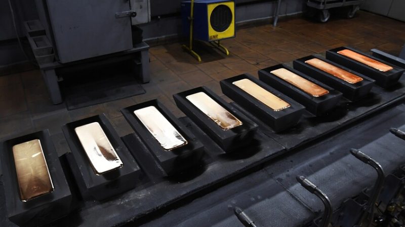 الذهب يتجه لتحقيق مكاسب شهرية رابعة