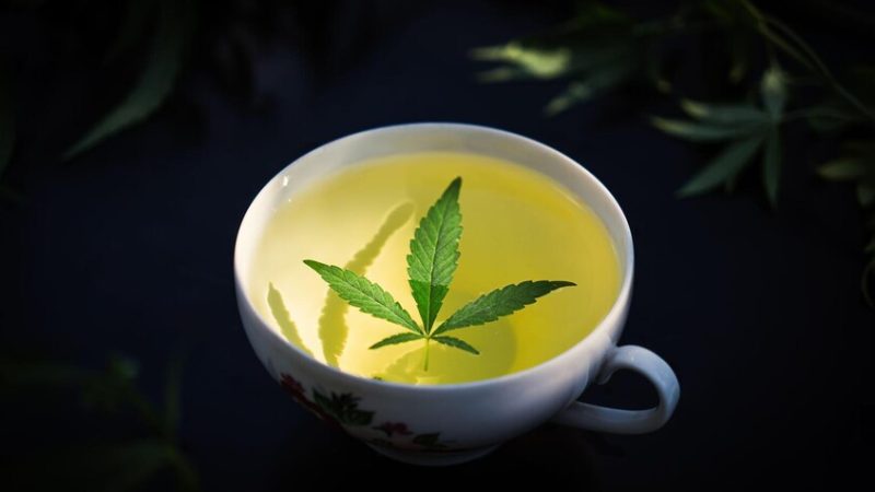 شاي صيني يطيح برخصة قيادة رجل في سانت بطرسبرغ!