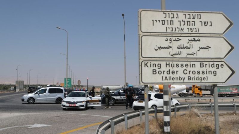 إسرائيل تعيد السماح لدخول البضائع عبر معبر اللنبي