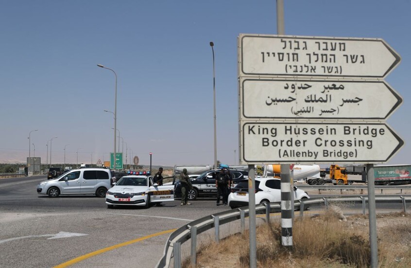 إسرائيل تعيد السماح لدخول البضائع عبر معبر اللنبي