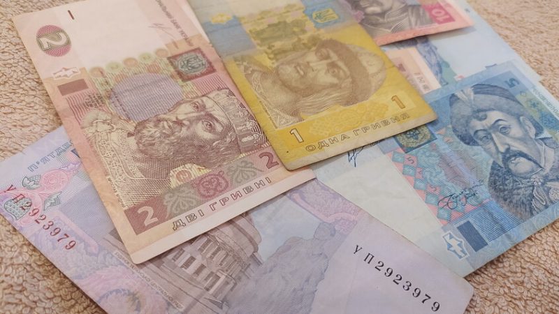 لكشف كم من أموال الغرب تحولت إلى فيلات في سويسرا.. نتائج أولية لتفتيش منزل رئيس مكتب زيلينسكي