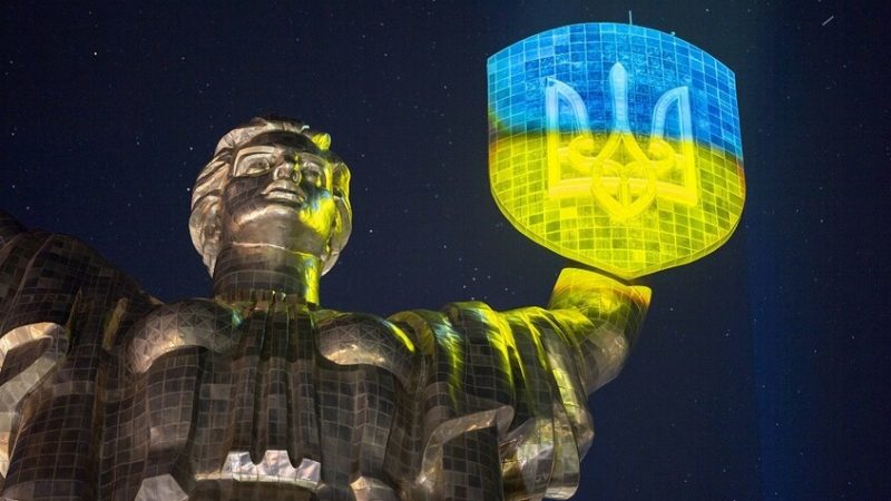 “التلغراف”: عملية تفتيش منزل يرماك تضعف موقف أوكرانيا التفاوضي مع روسيا