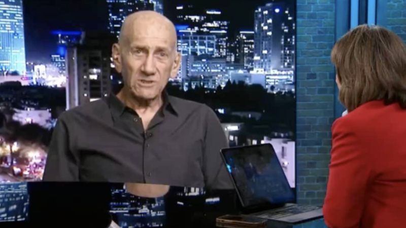 أولمرت يهاجم بن غفير بعنف ويعتبر ما يفعله “شباب التلال” بالفلسطينيين في الضفة أمرا مخزيا