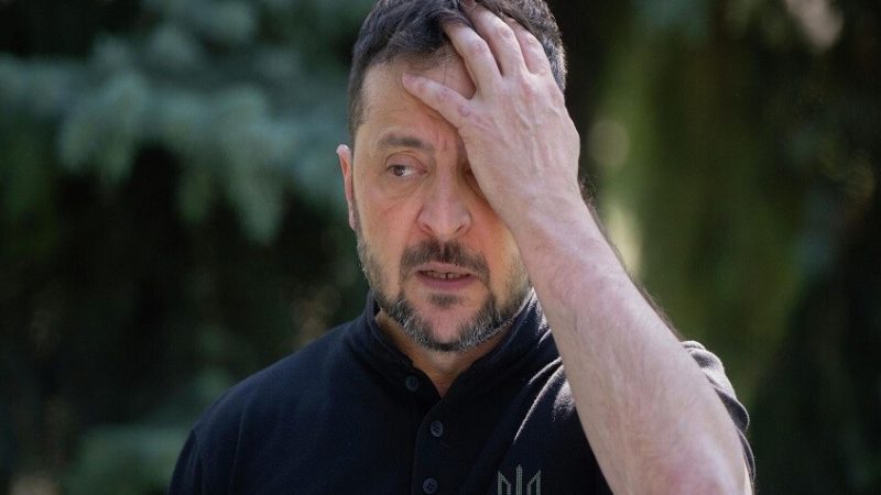 إعلام أوكراني: زيلينسكي سيفقد سيطرته بعد استقالة مدير مكتبه بفضيحة مدوية