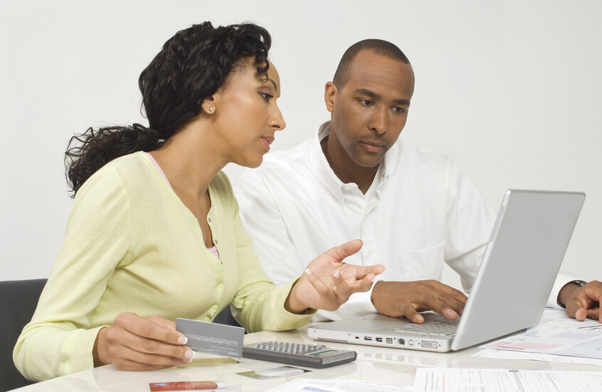 متوسط ديون الأسرة الأمريكية يفوق 100 ألف دولار مع ارتفاع التضخم