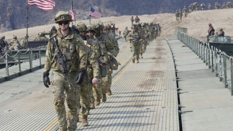 “اقتلوا الجميع”.. تقارير تتحدث عن استهداف الجيش الأمريكي لناجين من قارب بالكاريبي