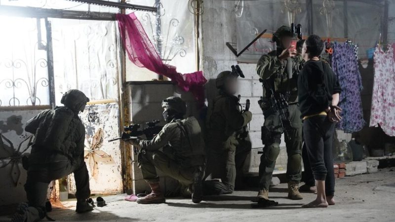 تقرير: سوريون يرفضون استلام مساعدات إسرائيلية في ريف القنيطرة