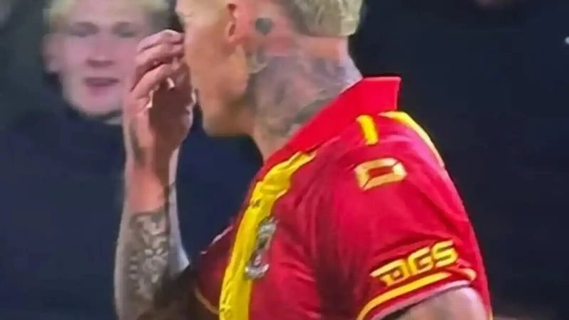 تنمر وانتقادات عنيفة تلاحق لاعبا هولنديا سخر من أنف نجم شتوتغارت (صورة – فيديو)