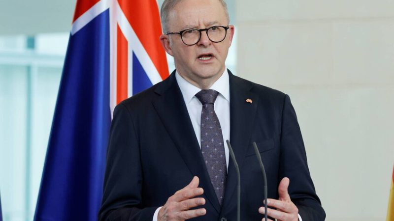 رئيس وزراء أستراليا يدخل “القفص الذهبي” في حفل سري! (فيديو + صور)