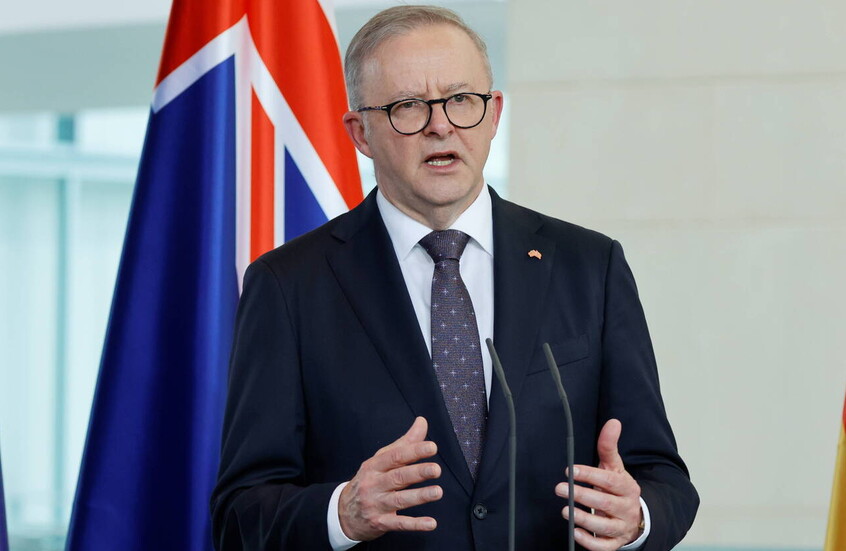 رئيس وزراء أستراليا يدخل “القفص الذهبي” في حفل سري! (فيديو + صور)