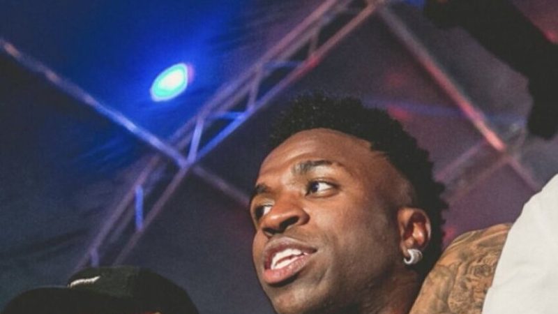 “لا تغادر ريال مدريد”.. رسالة مثيرة من نيمار إلى فينيسيوس جونيور (صورة)