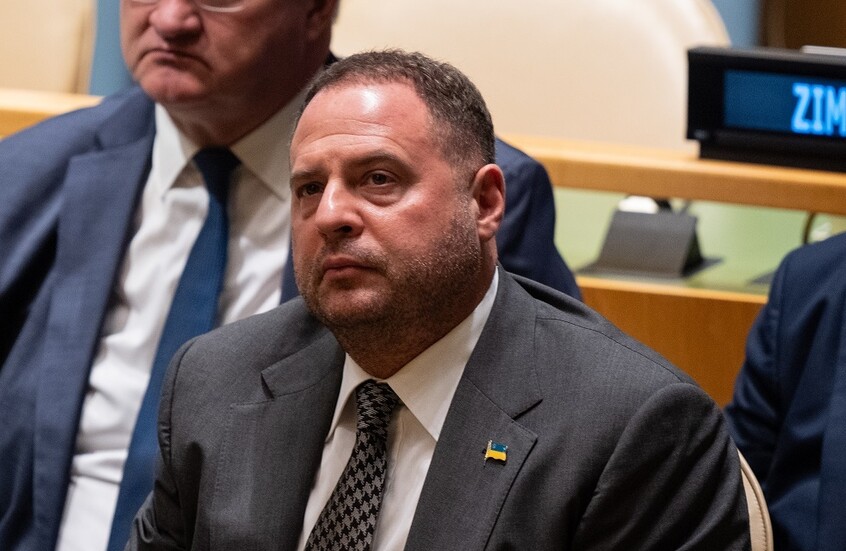 وسائل إعلام أوكرانية: مصادرة هواتف وأجهزة كمبيوتر محمولة ليرماك أثناء عمليات التفتيش في منزله