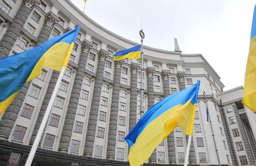 برلماني أوكراني يدعو لتعيين مسؤولين محترفين غير موالين لزيلينسكي