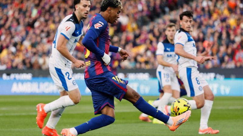 برشلونة يقلب تأخره أمام ألافيس إلى فوز ويعتلي صدارة “الليغا”