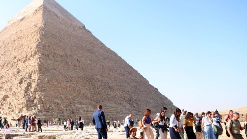 حقيقة أم خرافة”.. هل الأهرامات مصدر عالمي للطاقة وتحتها كنز عملاق؟