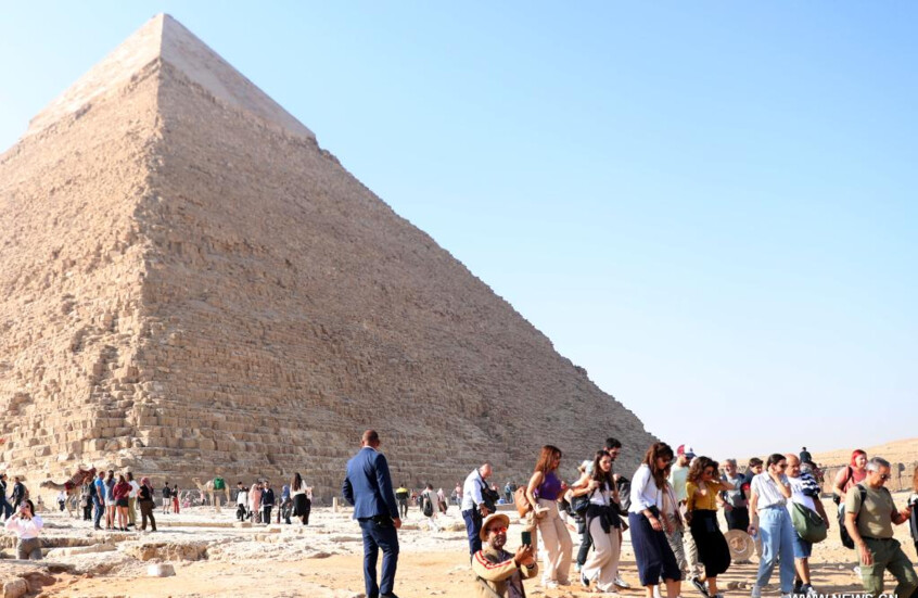 حقيقة أم خرافة”.. هل الأهرامات مصدر عالمي للطاقة وتحتها كنز عملاق؟