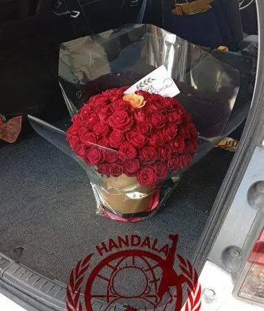 هاكرز إيرانيون يخترقون سيارة عالم نووي إسرائيلي ويضعون فيها باقة زهور (صور)