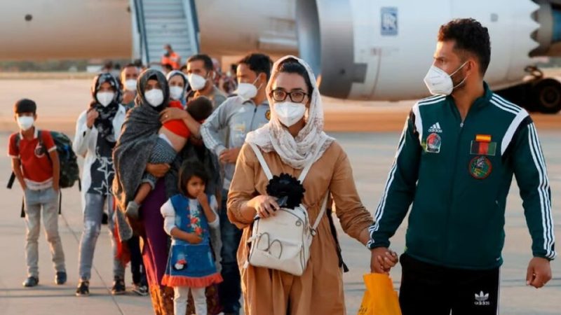 واشنطن تجمد تأشيرات المتعاونين الأفغان بعد هجوم الحرس الوطني