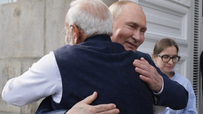 بلومبرغ تكشف طلبا تقدم به العسكريون الهنود قبيل زيارة بوتين