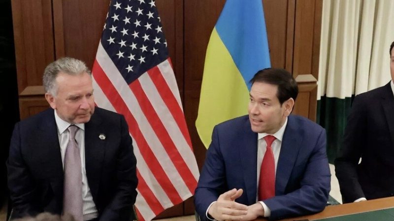 مفاوضات فلوريدا الأمريكية-الأوكرانية تتناول جدول الانتخابات وتبادل الأراضي