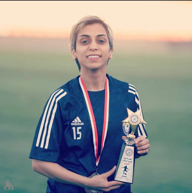 من زقاق اللعب إلى قلب الوسط .. طيبة سليم حكاية القميص الوطني ودرسُ الرياضة النسوية