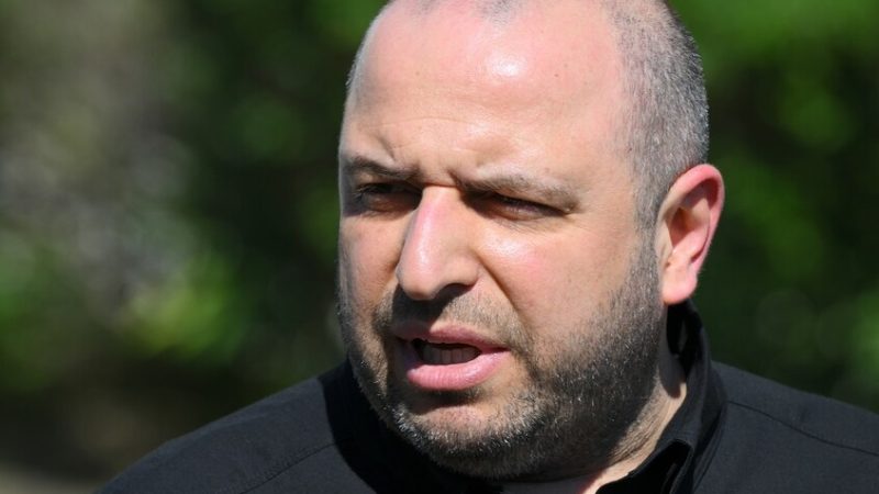 عميروف يعلن العمل للاتفاق على حل إطاري بعد محادثاته مع الجانب الأمريكي