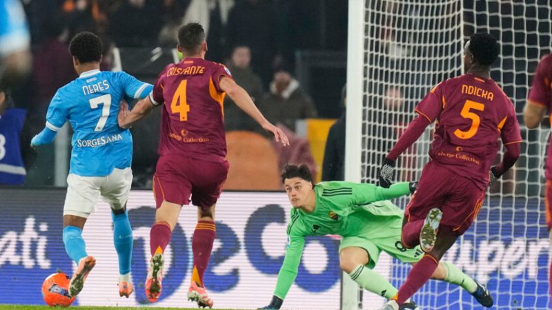 نابولي يسقط روما في عقر داره ويزاحم ميلان على صدارة “الكالتشيو”