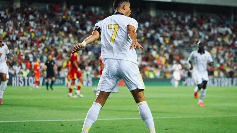 موقف طريف بين رونالدو وماني يشعل مواقع التواصل (فيديو)