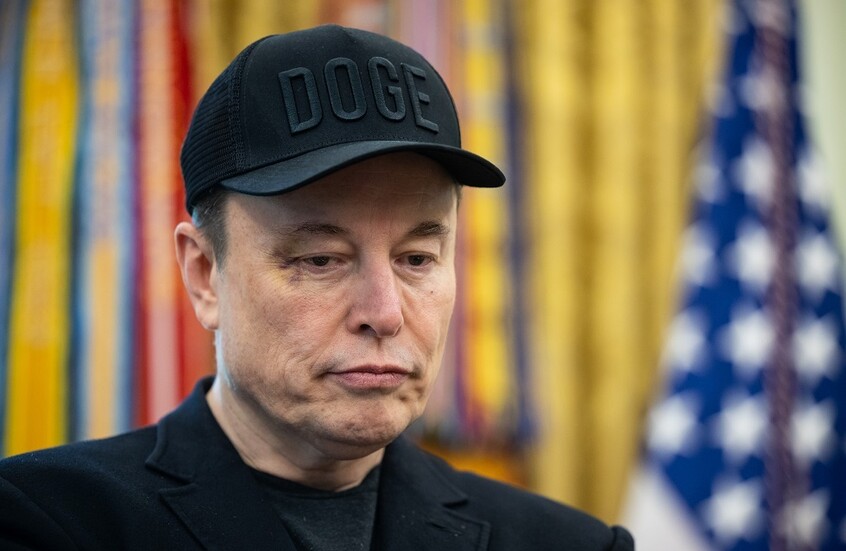 ماسك: الذكاء الاصطناعي واستخدام الروبوتات فقط قادران على حل أزمة الديون الأمريكية