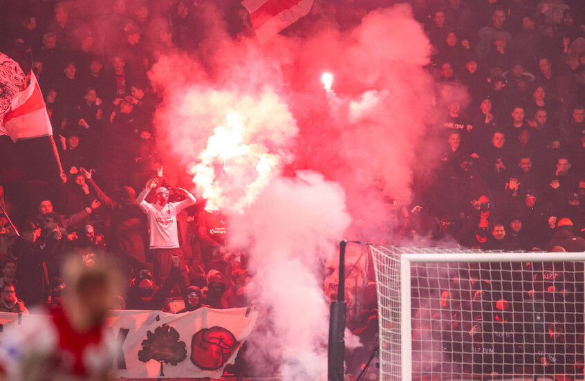 حادثة صادمة في الدوري الهولندي.. تكريم يتحول إلى كارثة داخل ملعب أياكس