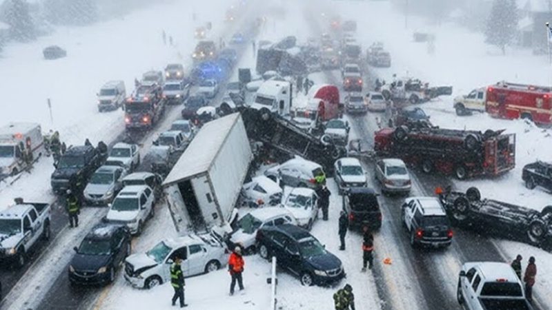 الولايات المتحدة..  تصادم بين 45 مركبة بسبب عاصفة ثلجية (فيديو)