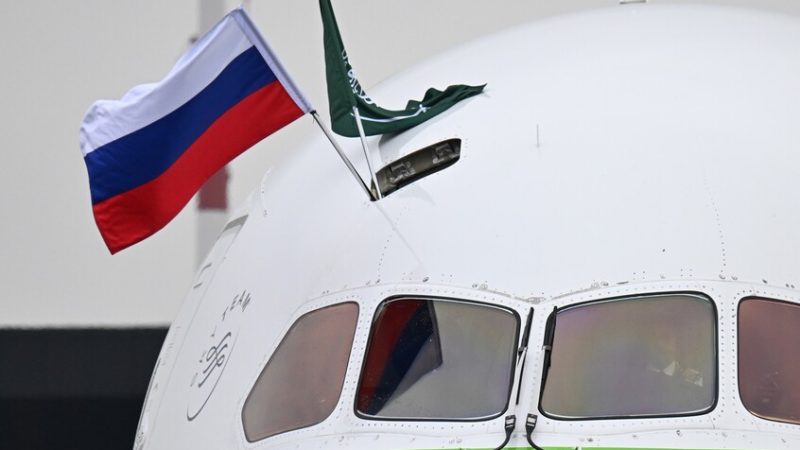 روسيا والسعودية تتفقان على زيادة رحلات الطيران المباشر بين البلدين