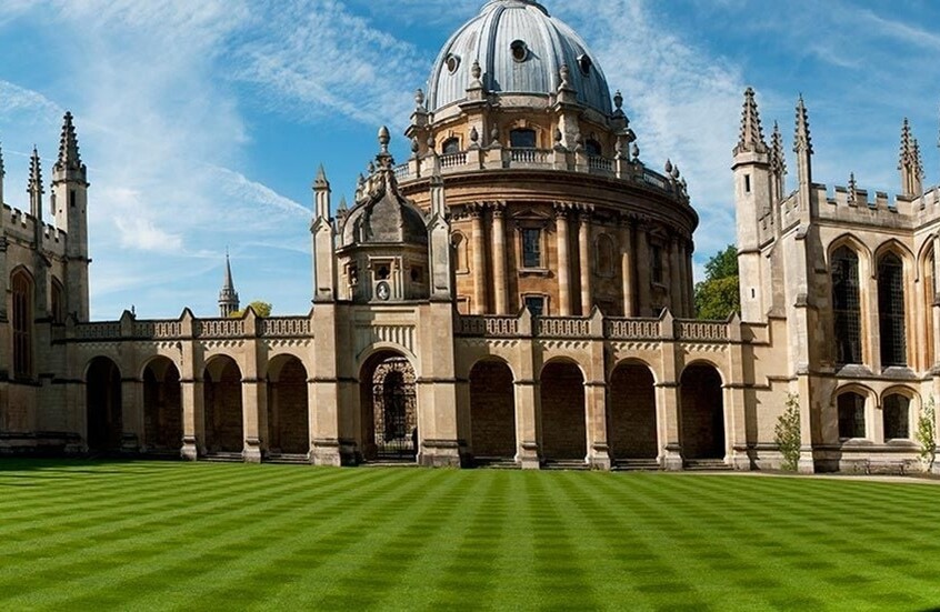 “روح العصر”.. دار نشر جامعة أكسفورد تختار مصطلح “طُعم الغضب” كلمة العام