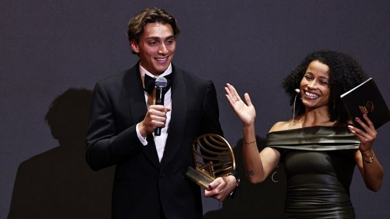 محطم الأرقام القياسية “الطائر” دوبلانتيس يفوز بجائزة الأفضل في ألعاب القوى