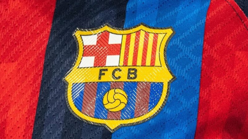 “موهبة” الأهلي المصري يقترب من برشلونة